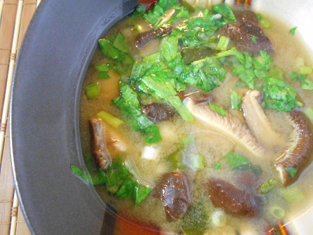 make shiitake dashi, shiitake mushrooms miso